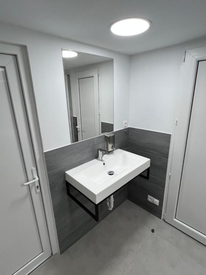 Yellow Hostel - Free Breakfast - The Best Service In Katowice - Free Parking Exteriör bild